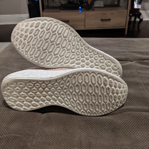 New balance - Picture 3 of 3